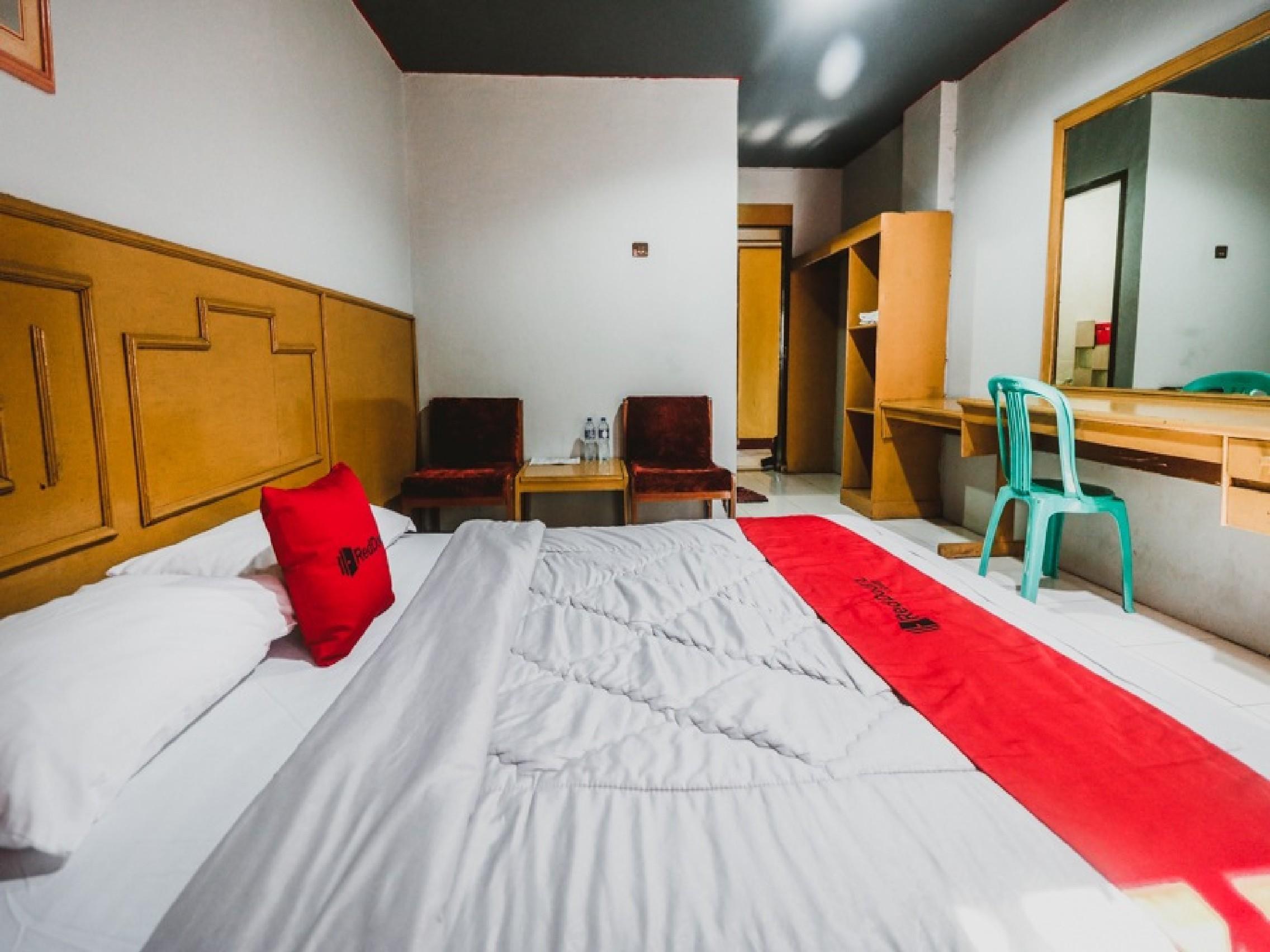 Reddoorz Plus Near Rscm Джакарта Экстерьер фото